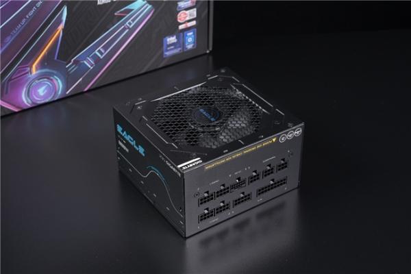 黑白双鹰，白金降临：技嘉猎鹰 / 冰猎鹰白金电源 4 月 27 日开售 