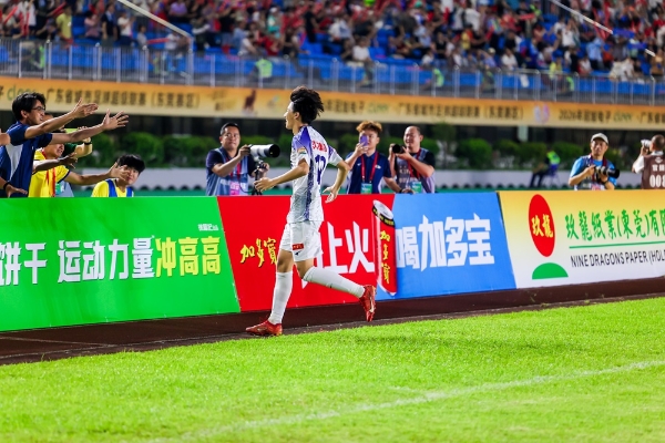 粤超赛事火热启幕！加多宝携手东莞队共赴绿茵之约！ 