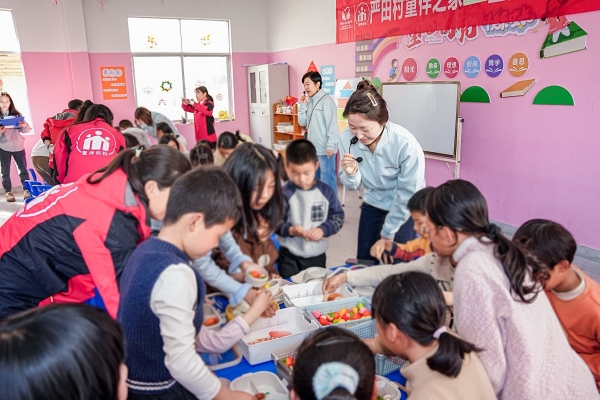 从城市到田野，NatureMade天维美携“多维软糖”关注儿童营养均衡 