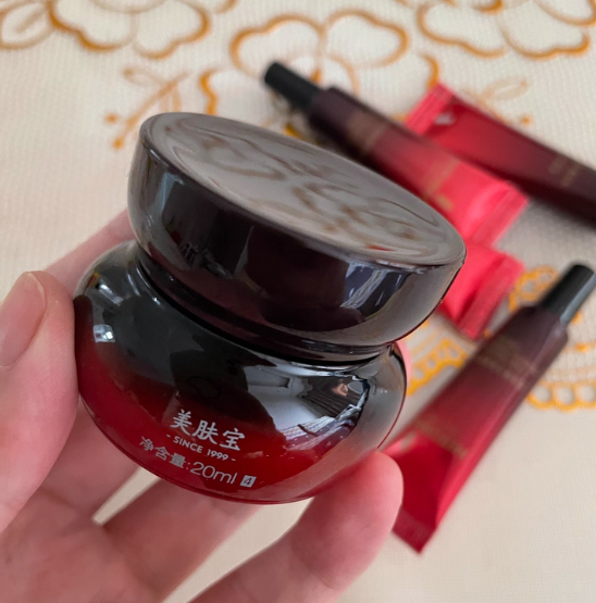 2026年哪款眼霜去皱纹最好？十款热门抗皱眼霜权威实测揭晓 