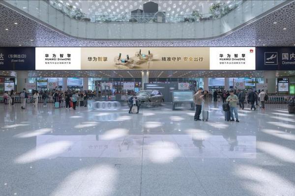 华为智擎广告登陆全国核心机场，智能汽车“新三大件”时代拉开序幕 