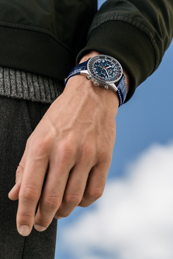 太空材质：百年灵推出陨石表盘 航空计时宇航员腕表阿尔忒弥斯2号限量版 