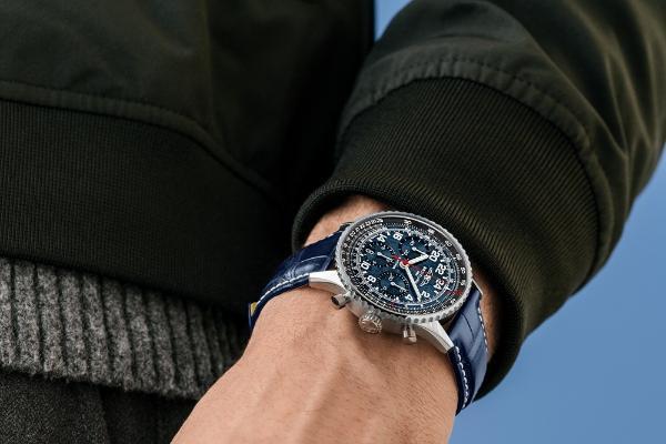 太空材质：百年灵推出陨石表盘 航空计时宇航员腕表阿尔忒弥斯2号限量版 