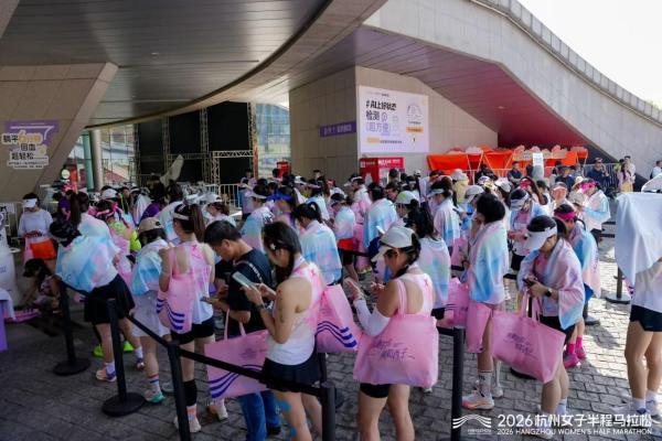 AI理疗机器人按摩，静博士连续三年护航杭州女子半马 