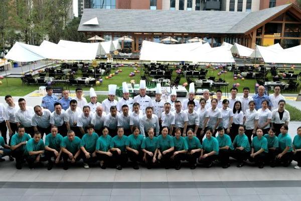 户外经济持续升温，章叔叔城市精英打造重庆户外餐饮服务新范式 