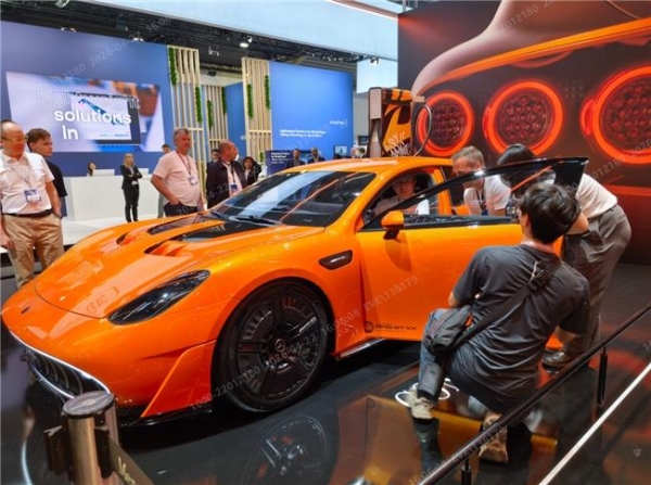 北京车展直击:6米“超级大圆柱”亮相,亿纬锂能成全球高端车企“必选项” 