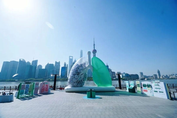 外滩“巨肺”警示“蜂窝肺”，腾讯健康携手勃林格殷格翰等多方助力肺纤维化疾病认知提升 