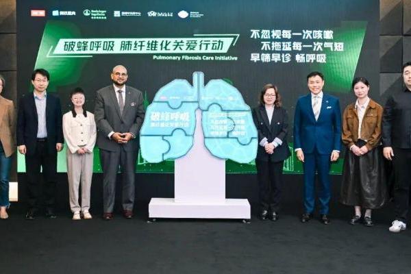 外滩“巨肺”警示“蜂窝肺”，腾讯健康携手勃林格殷格翰等多方助力肺纤维化疾病认知提升 