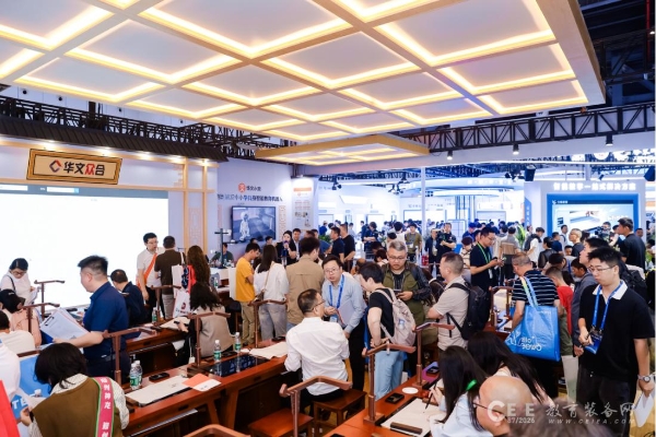 全栈国产化！华文众合第9XC代智慧书法教室亮相87届教装展 