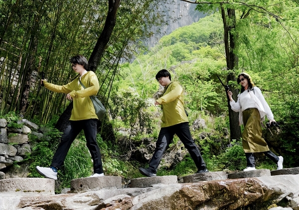 安踏携手中国国家地理举办徒步活动 倡导大众轻松走向户外 