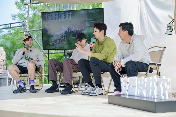 安踏携手中国国家地理举办徒步活动 倡导大众轻松走向户外 