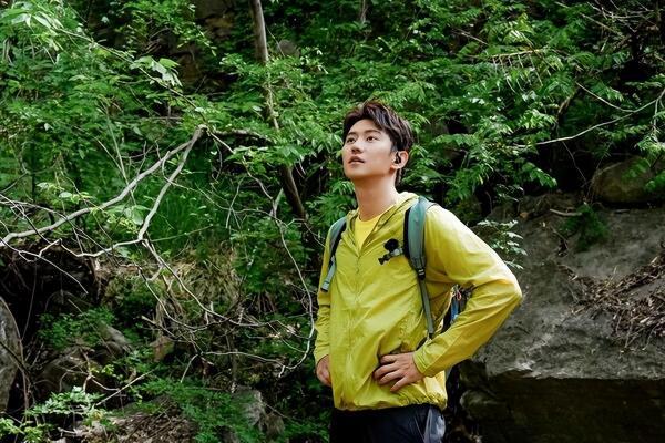 安踏携手中国国家地理举办徒步活动 倡导大众轻松走向户外 