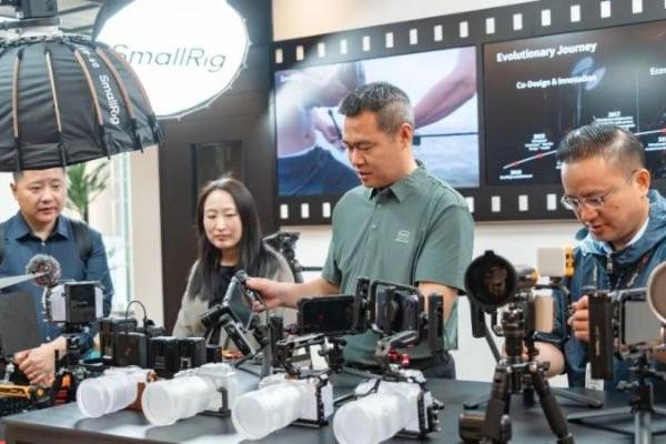乐其创新SmallRig接待杭州照相机械研究所到访，共探影像场景产业合作新路径 