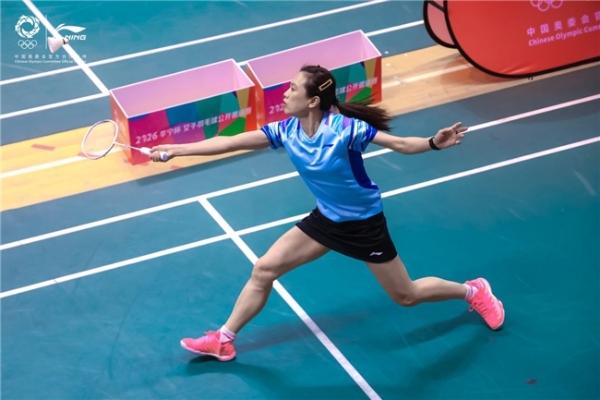 2026李宁杯女子羽毛球公开邀请赛天津开赛 海河畔挥拍展巾帼风采 