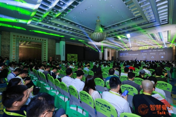 60秒现萃革新茶饮赛道：COMEBUY甘杯摘得“商业创新卓越奖” 