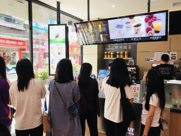 60秒现萃革新茶饮赛道：COMEBUY甘杯摘得“商业创新卓越奖” 