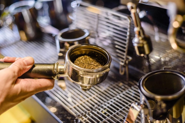 60秒现萃革新茶饮赛道：COMEBUY甘杯摘得“商业创新卓越奖” 