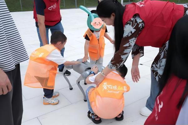 以爱相伴・安心喘息丨东方启音“不孤单的守护者”公益喘息日活动深圳站温暖落幕 