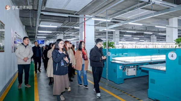 超柔安睡，智启新篇：罗莱携手“安睡体验官”，探访罗莱 智慧产业园  