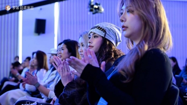 超柔安睡，智启新篇：罗莱携手“安睡体验官”，探访罗莱 智慧产业园  