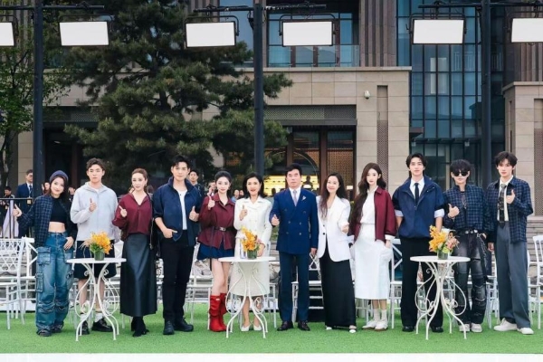 讲述光影交织下的时尚叙事 | 波司登“多面登场”2026北京国际电影节光影风尚开幕大秀在京举行 