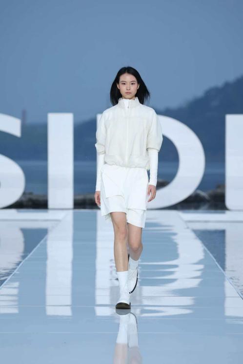 讲述光影交织下的时尚叙事 | 波司登“多面登场”2026北京国际电影节光影风尚开幕大秀在京举行 