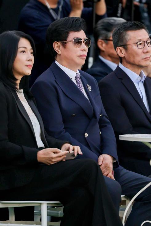 讲述光影交织下的时尚叙事 | 波司登“多面登场”2026北京国际电影节光影风尚开幕大秀在京举行 