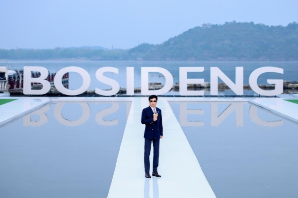 讲述光影交织下的时尚叙事 | 波司登“多面登场”2026北京国际电影节光影风尚开幕大秀在京举行 