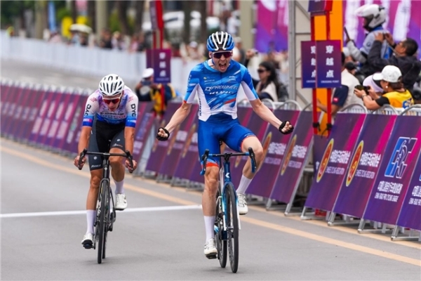  驭风汉丰湖 骑聚新开州！2026中国公路自行车职业联赛暨首届环汉丰湖自行车公开赛鸣枪开赛 