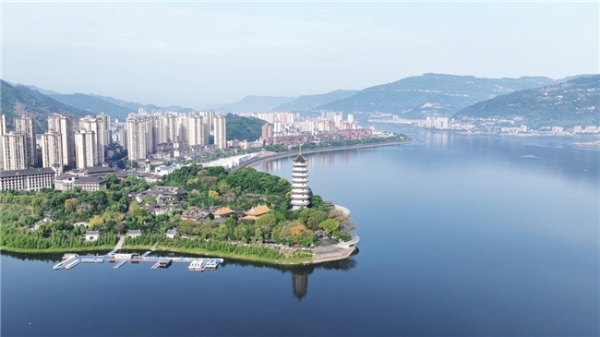  驭风汉丰湖 骑聚新开州！2026中国公路自行车职业联赛暨首届环汉丰湖自行车公开赛鸣枪开赛 