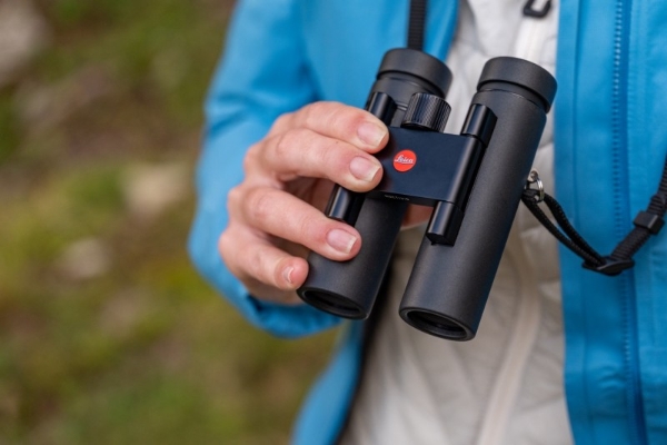 全新维度 典雅呈现 徕卡 Noctivid 便携式双筒望远镜系列 