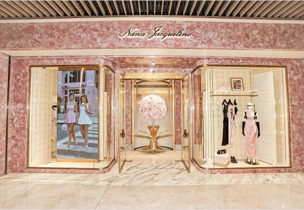身着浪漫 赴杭而来 Nana Jacqueline 杭州恒隆精品店璀璨启幕 