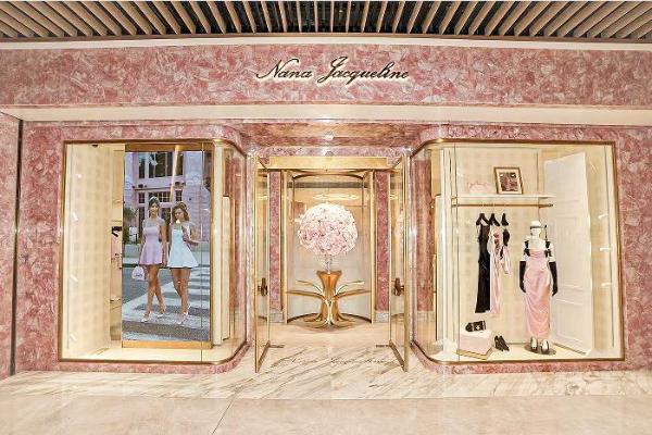 身着浪漫 赴杭而来 Nana Jacqueline 杭州恒隆精品店璀璨启幕 