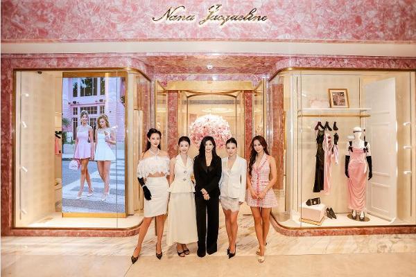 身着浪漫 赴杭而来 Nana Jacqueline 杭州恒隆精品店璀璨启幕 