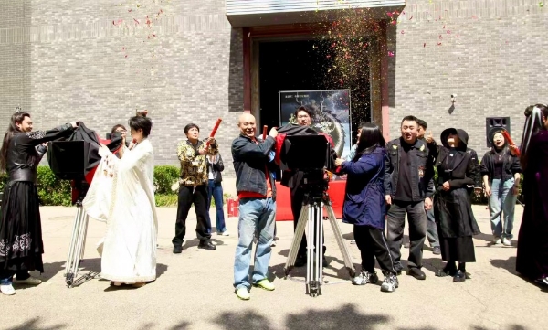 中国首部真人AI院线电影&长剧连拍项目《龙尘诀》4.28在北京开机 