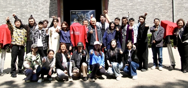 中国首部真人AI院线电影&长剧连拍项目《龙尘诀》4.28在北京开机 