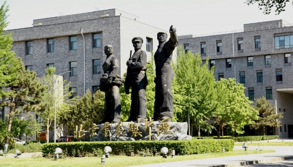 中国首部真人AI院线电影&长剧连拍项目《龙尘诀》4.28在北京开机 