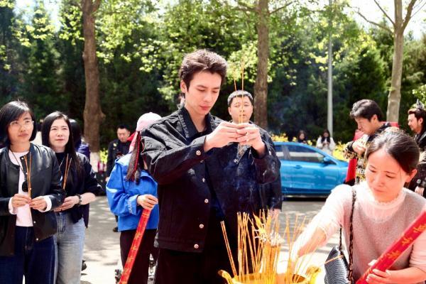 中国首部真人AI院线电影&长剧连拍项目《龙尘诀》4.28在北京开机 