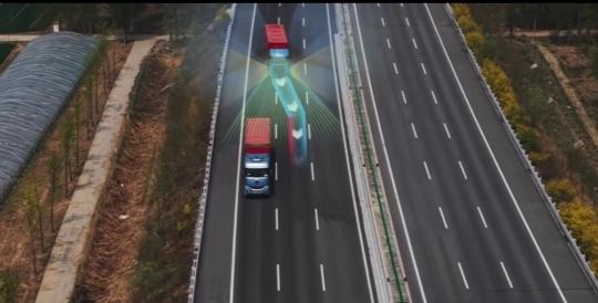 欧曼银河5 高速公路领航/辅航重卡：快递快运的智慧高效之选 