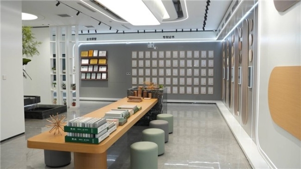 三十载深耕铸就硬核实力 华杰板材荣登品牌强国获市场认可 