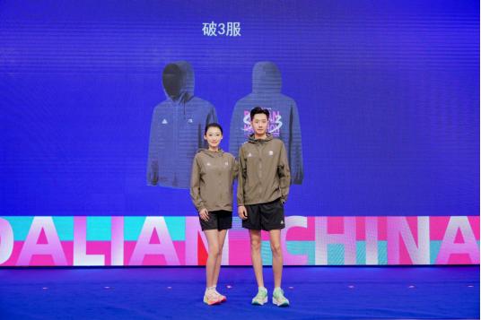 2026蒙牛大连马拉松新闻发布会召开，奖牌、参赛服、文创亮相！ 