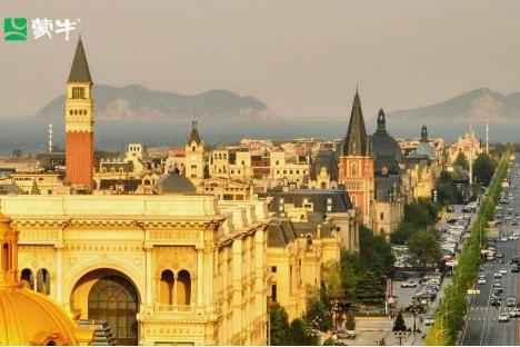 2026蒙牛大连马拉松新闻发布会召开，奖牌、参赛服、文创亮相！ 