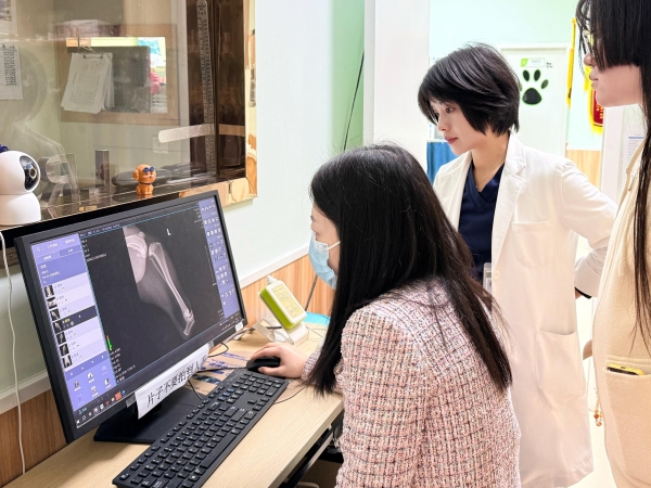 新瑞鹏集团旗下上海瑞鹏宠物医院转诊中心（黄兴分院）高分通过美国动物医院协会（AAHA）认证！ 