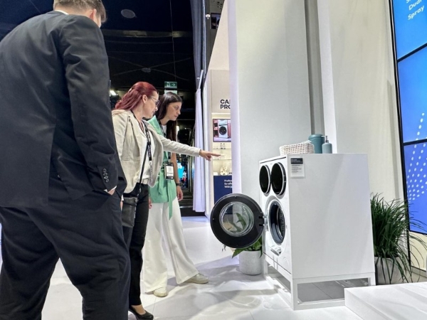 统帅三筒1周年携“懒人同学”庆生：敲敲洗420万次，小筒使用超大筒