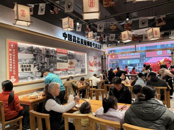 从驾校教练到美业老板，跨界创业者为何都选胜香旺老柳州螺蛳粉？ 