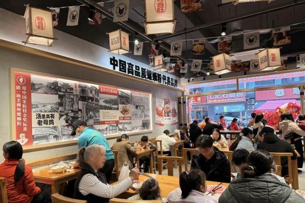 从驾校教练到美业老板，跨界创业者为何都选胜香旺老柳州螺蛳粉？ 