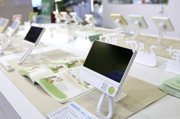 背单词新潮流！百词斩单词机亮相第87届教育装备展，用户已超200万 