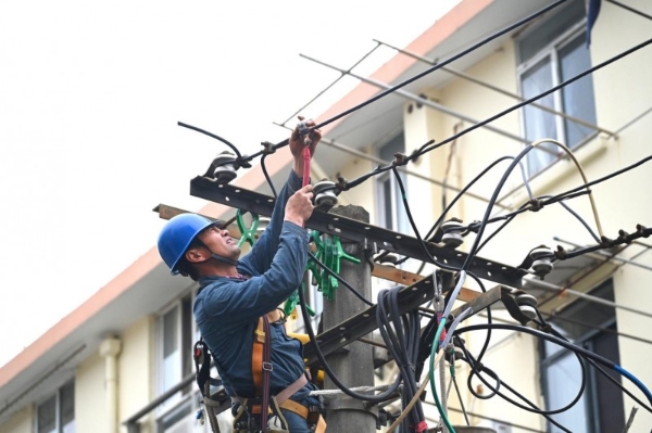零噪音不停电！移动送电车解决居民施工痛点 