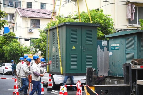 零噪音不停电！移动送电车解决居民施工痛点 