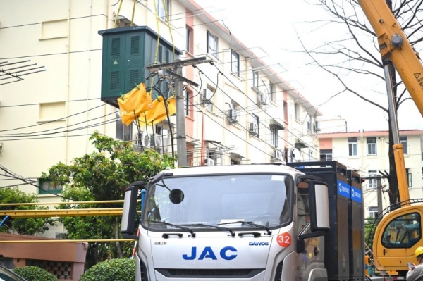 零噪音不停电！移动送电车解决居民施工痛点 